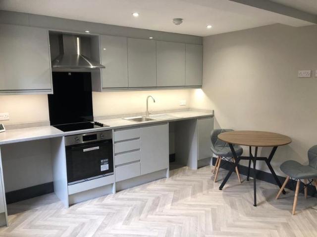Modern Stylish 1 Bed Basement Flat Avail in LS11