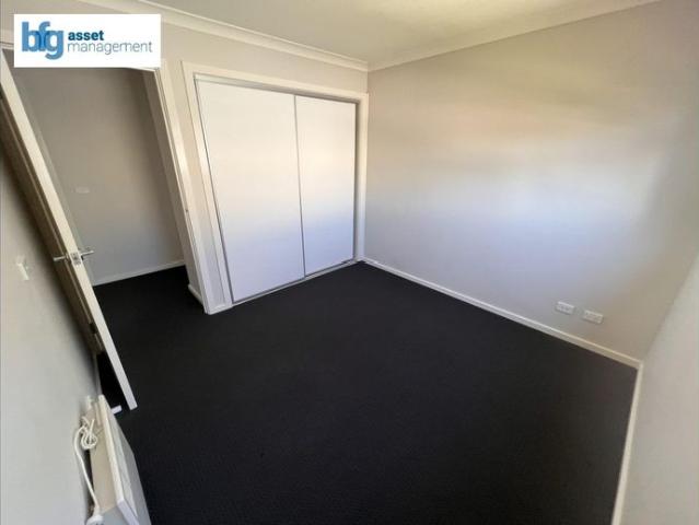 Modern & Stylish 3 Bedroom Townhouse in the Heart of Officer