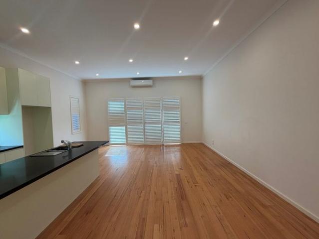 Modern & Stylish Three Bedroom Townhouse
