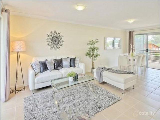 Modern & Stylish Three Bedroom Townhouse in Prime Calamvale Location