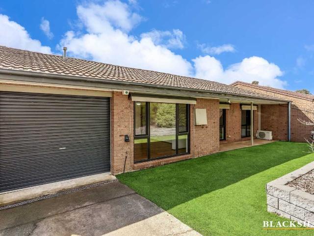 Modern & Stylish Townhouse in the Heart of Woden Valley