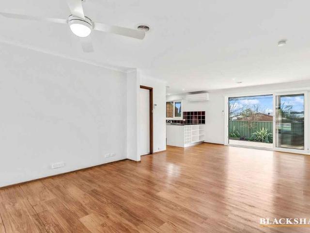 Modern & Stylish Townhouse in the Heart of Woden Valley