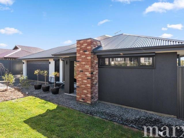 Modern, stylish and move in ready in Kapunda.