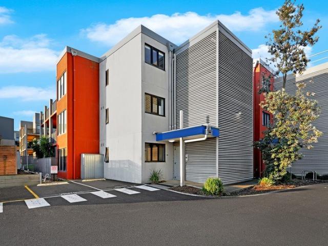 Modern, Stylish and Superbly Located