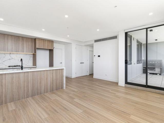 Modern & Stylish, Brand New 1 Bedroom Apartment with Study