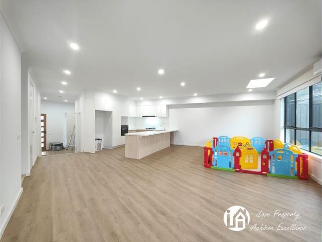 MODERN STYLISH FAMILY HOME!