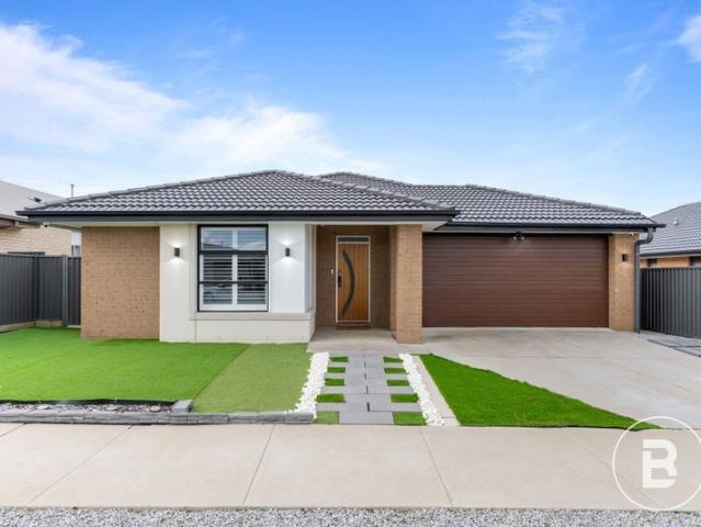 MODERN & STYLISH FAMILY HOME WITH TWO LIVING IN LUCAS