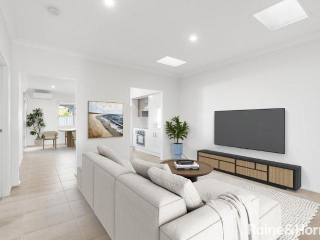 Modern stylish four bedroom duplex, located in Milton
