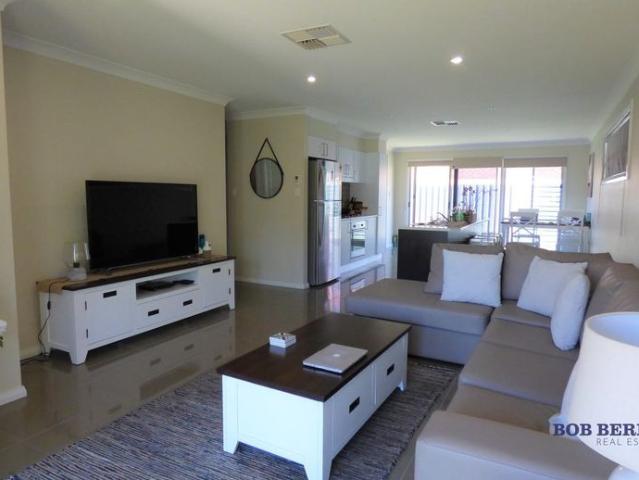 Modern & Stylish Furnished Duplex Close To CBD