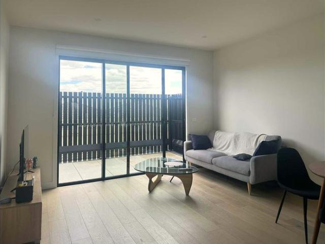 Modern & Stylish in a Prime Reservoir Location!