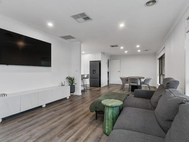 Modern & Stylish Living in a Convenient Bayswater Location