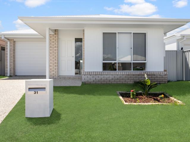 Modern & Stylish Living in Leafy Griffin