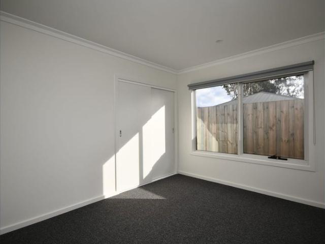MODERN STYLISH LIVING IN PARK LANES!