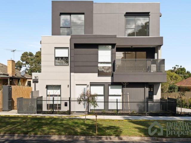 Modern & Stylish Living in the Heart of Oak Park