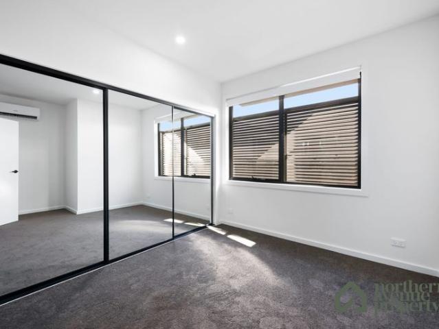 Modern & Stylish Living in the Heart of Oak Park