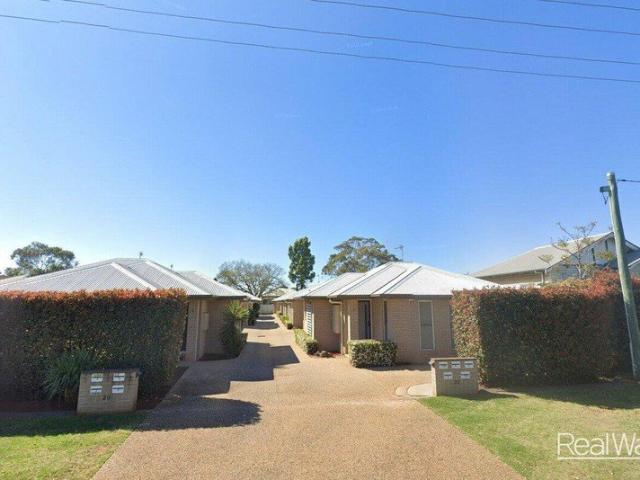 MODERN, STYLISH & LOW MAINTENANCE LIVING!