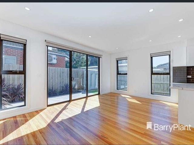Modern, Stylish & Move In Ready Townhouse