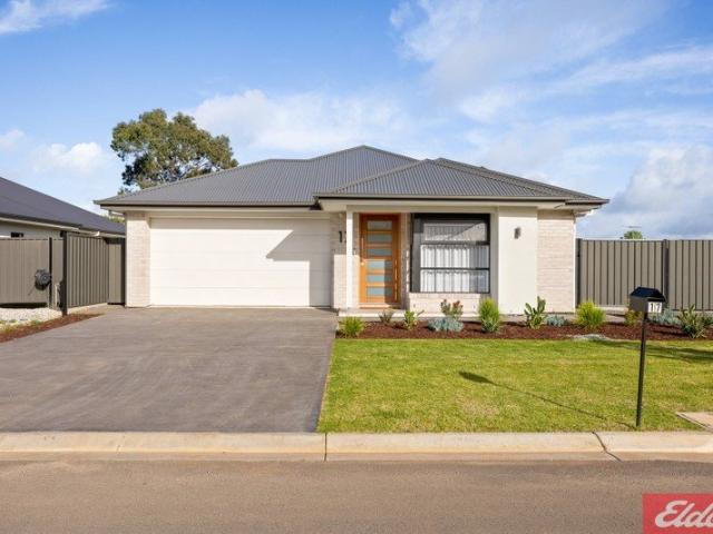 Modern, Stylish & Move In Ready!