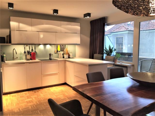 Modern, Stilvoll, saniert zwei Loggien, EBK, Ankleideraum *ohne Provision