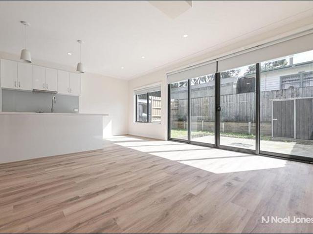 Modern Street Front Townhouse in a Prime Ringwood Position