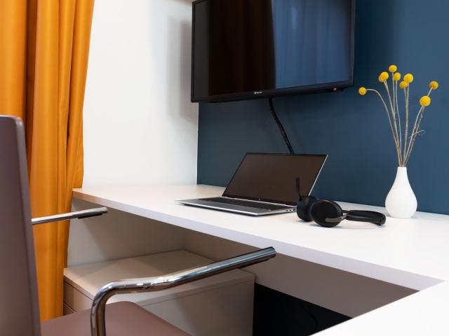 Modern suite in nice area