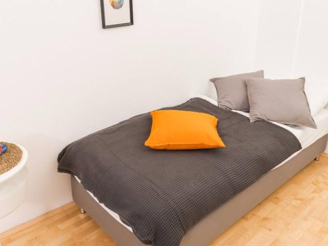 Modern suite in quiet street, Graz Amsterdam Apartments for Rent