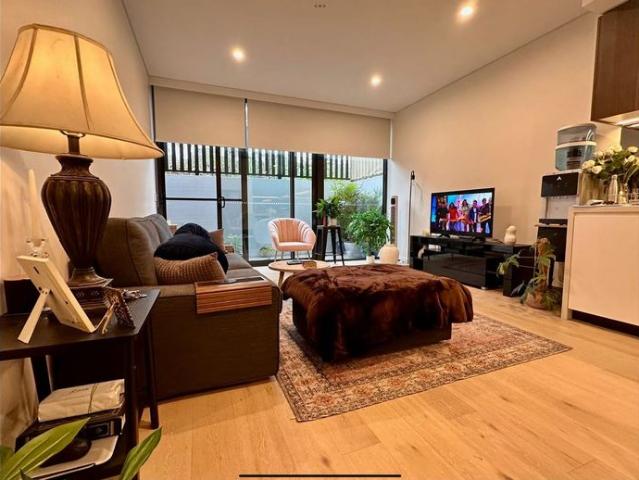 Modern Sun Drenched North Facing 2 Bedroom Apartment with Courtyard