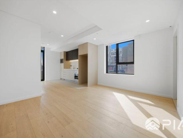 Modern & Sunlit 1 Bedroom Apartment in Prime Location!