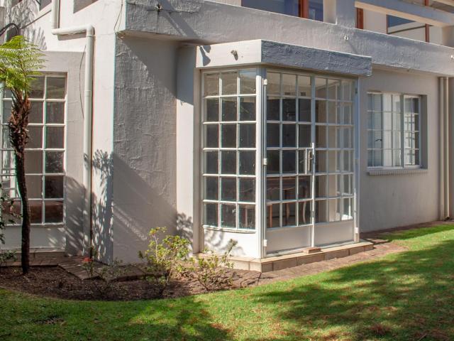 Modern, sunny one bedroom furnished garden cottage with garage parkling