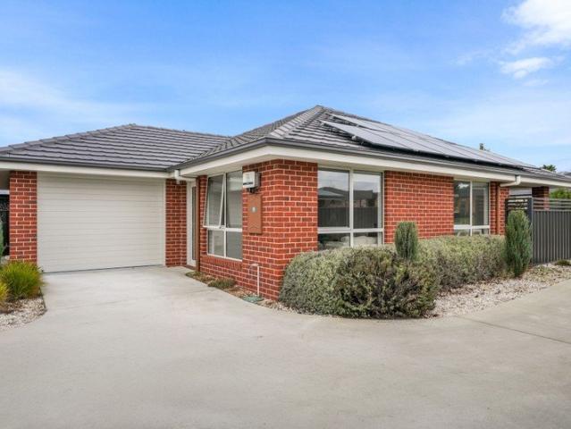 Modern, Sunny & Low Maintenance Living