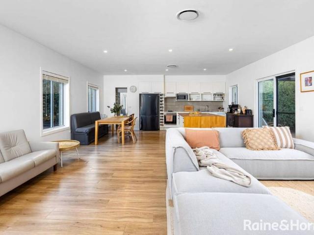 Modern, Sustainable Living in a Peaceful Location