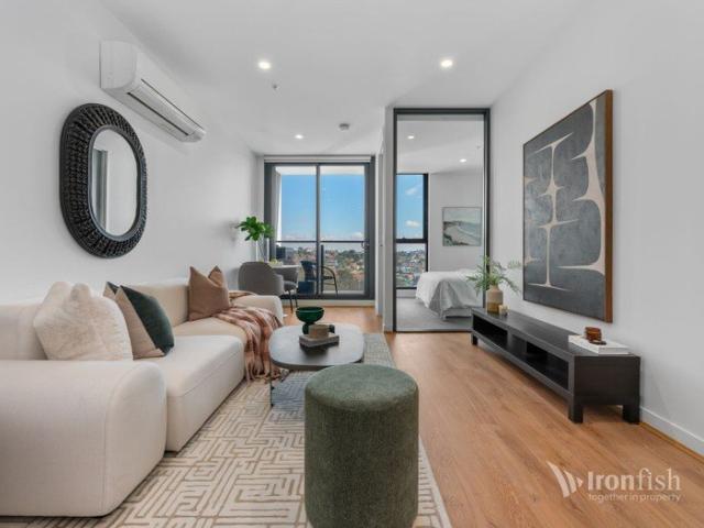 Modern Parkside Apartment