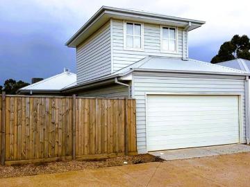 MODERN PEACEFUL LIVING CLOSER TO MELBOURNE CBD, MOVE IN READY!