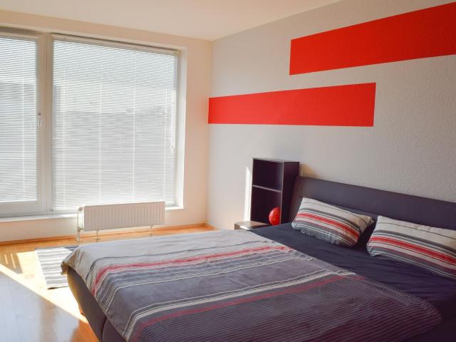 Modern penthouse apartment near city & university, fully equipped, great access to roads and public transport, Bremen Amsterdam Apartments for Rent