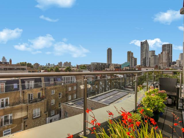 Modern Penthouse in Zone 1 with sunny terrace