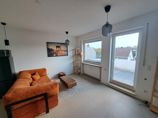 Modern Penthouse Style Apartment! 3 Minute Walk to S Bahn
