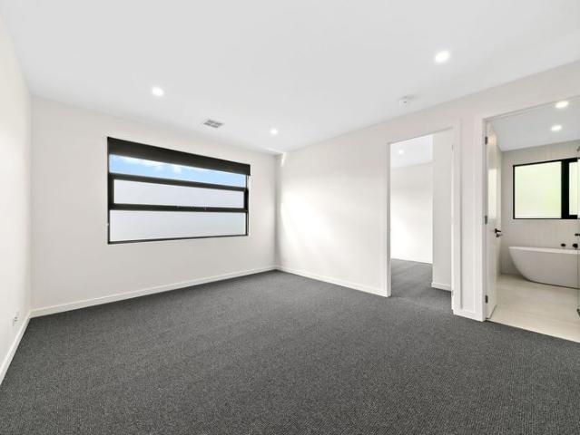 MODERN PERFECTION IN A BONBEACH IDEAL LOCALE