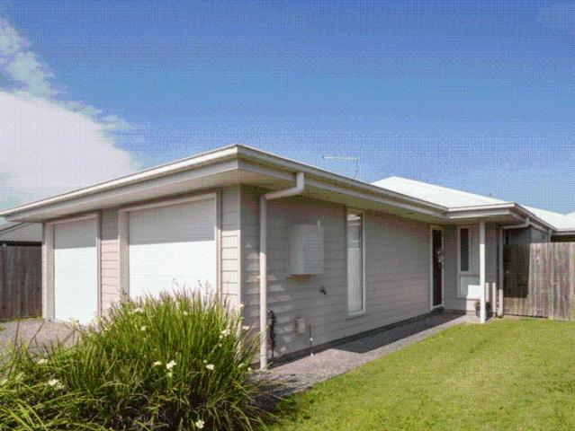 Modern, Private 3 Bedroom Home in Logan Reserve