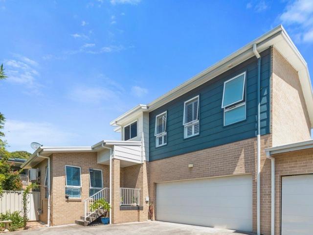 Modern & Private 3 Bedroom Townhouse with Low Maintenance Living