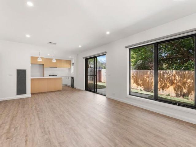 Modern, private townhouse