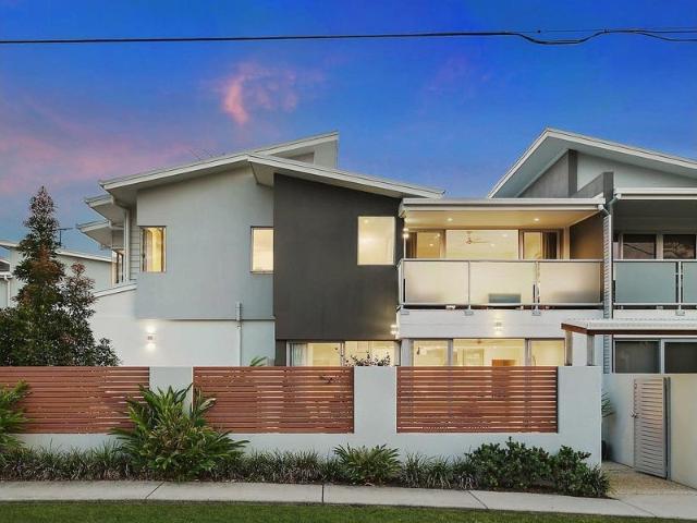 Modern, private townhouse