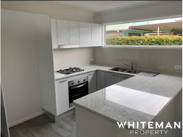 MODERN, PRIVATE TWO BEDROOM HOME WITH COURTYARD WALK TO ALDI, SCHOOLS AND CAFÉS