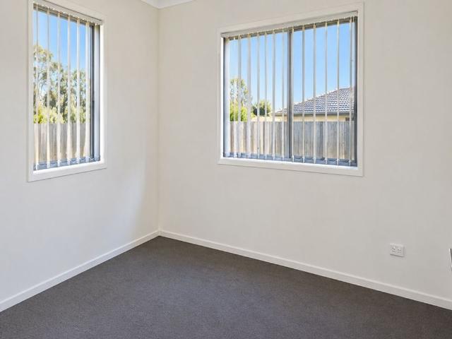 Modern & Private Unit – Minutes from the CBD & Base Hospital