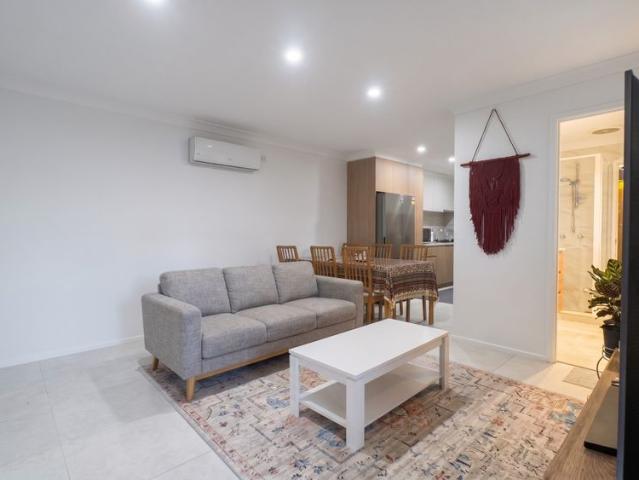 MODERN & PRIVATE LIVING!