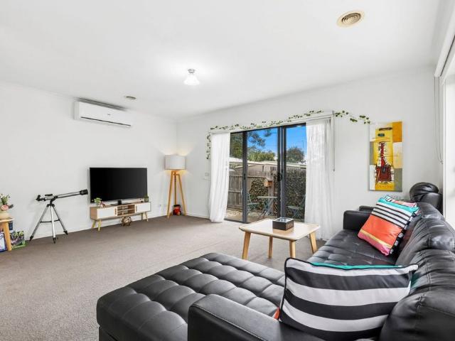 MODERN, PRIVATE & LOW MAINTENANCE LIVING