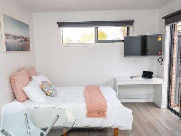 Modern Private Room with Ensuite in Newly Built Home All Bills Included!