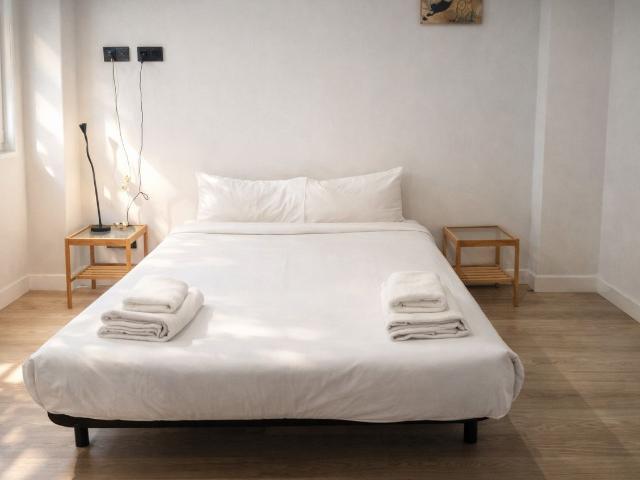 Modern Private Room with Shared Bathroom & Shared Terrace in Central Madrid, Madrid Amsterdam Apartments for Rent