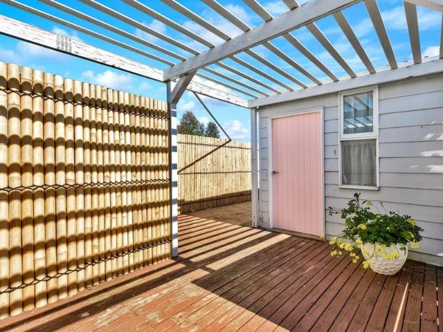 Modern & Private Self Contained Unit with Electricity, Gas & Water Bills Included!