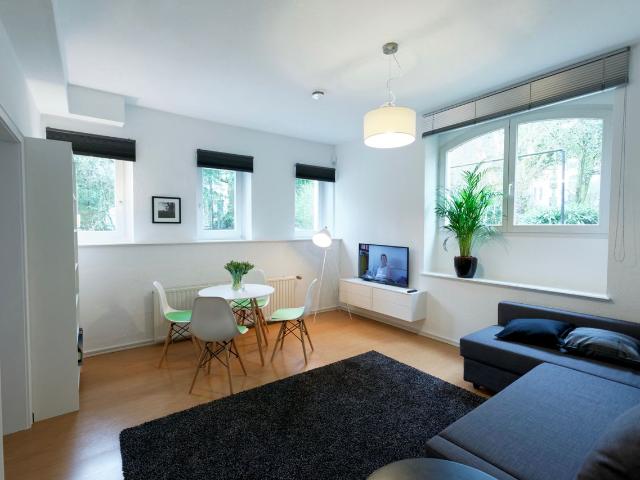 Modern & quiet 2 room flat in Cologne Lindenthal with garden view 2 minutes away from citypark, Koln Amsterdam Apartments for Rent