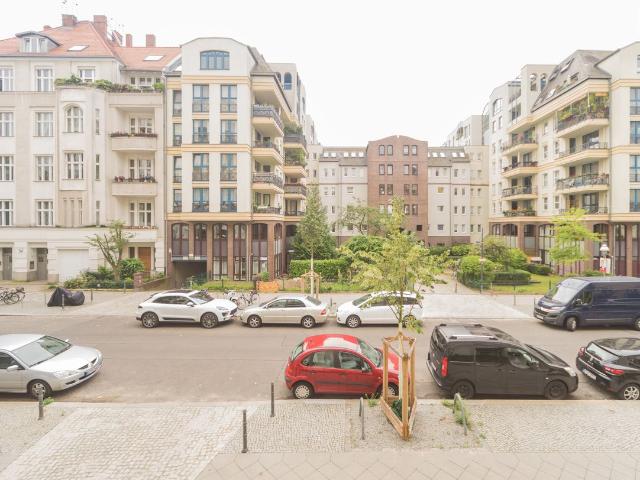 Modern & quiet appartment with balcony near Spree, Berlin Amsterdam Apartments for Rent